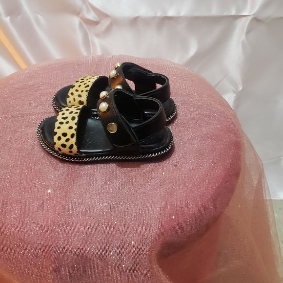 Sandals - Picture 2 of 4